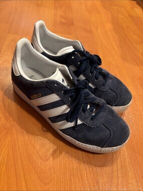 adidas Gazelle Kids Sneakers in Navy and White